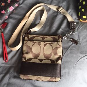 Classic coach crossbody bag